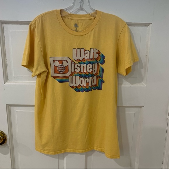 Walt Disney World Yellow Logo Tee Shirt Short Sleeve Casual Theme Park Size Med - Picture 1 of 7
